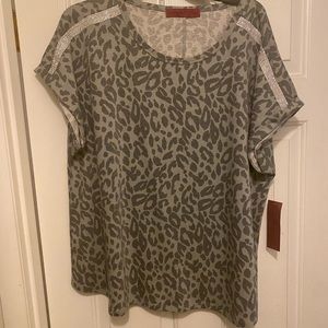 Womens leopard print 2x shirt